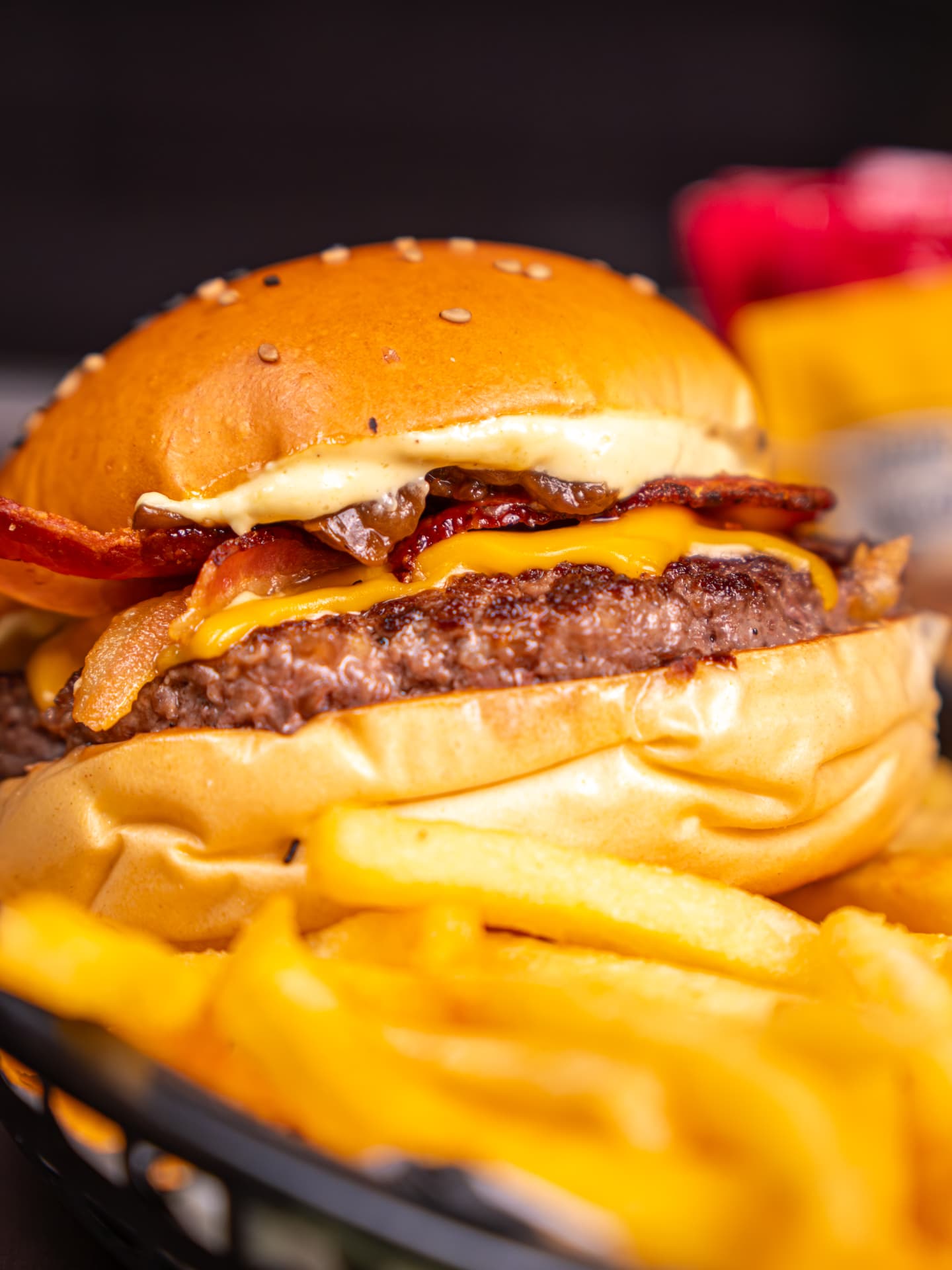 Hambúrguer artesanal com bacon e cheddar, projeto Venice Steak Burger